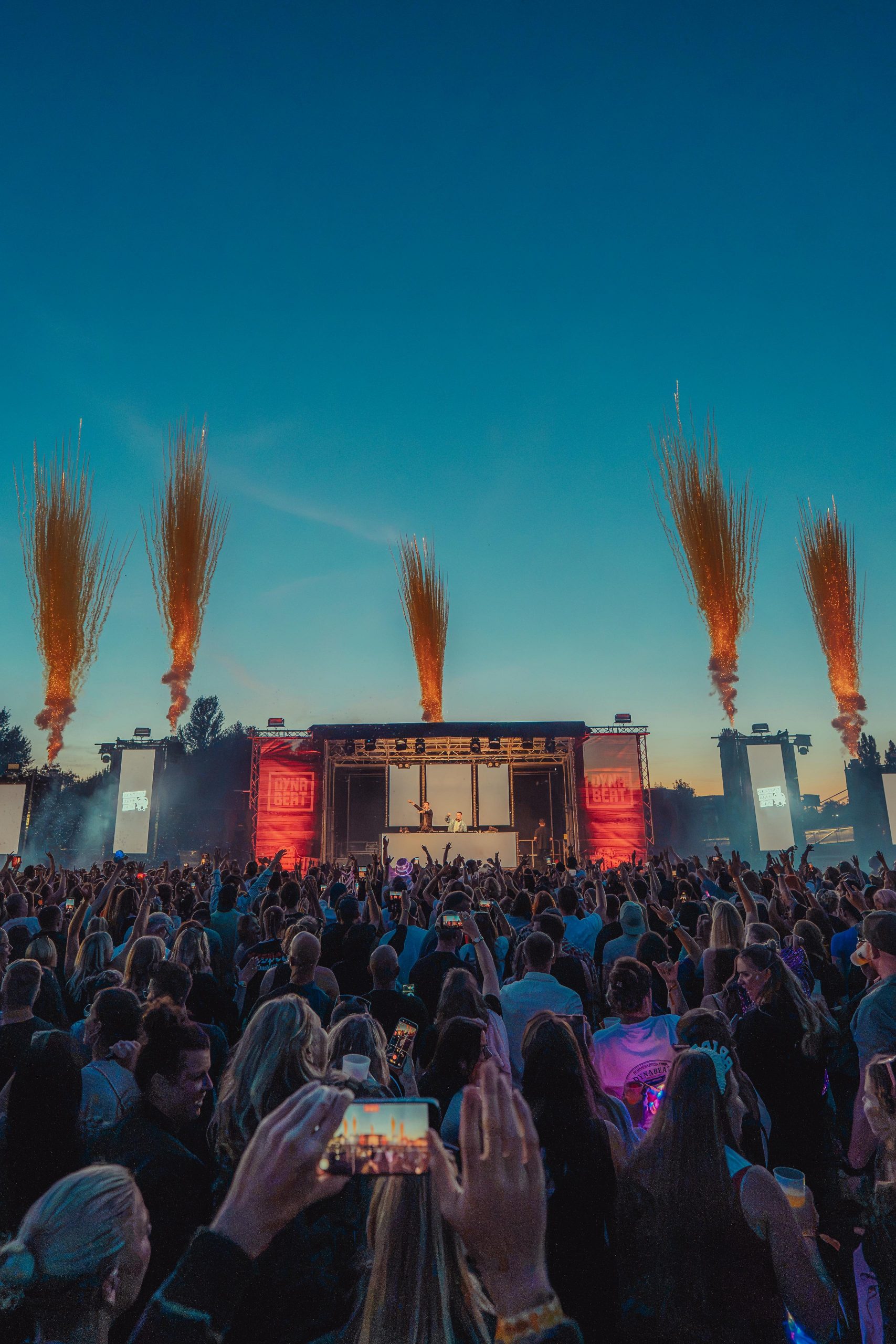 Blick aus dem Publikum auf die Buehnenproduktion von CUE PAL beim DYNABEAT Festival in Geesthacht